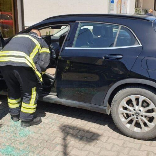 Vatrogasci spasili bebu