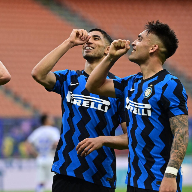 Achraf Hakimi (u sredini)