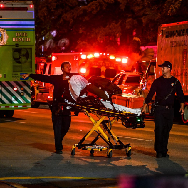 Izvlačenje preživjelih iz srušene zgrade