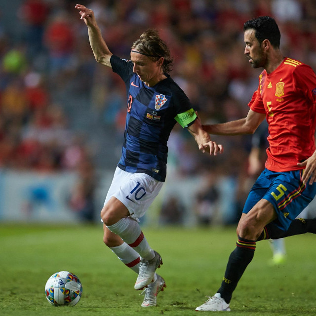 Luka Modrić protiv Sergia Busquetsa - jedan od duela na sredini o kojem će puno toga ovisiti