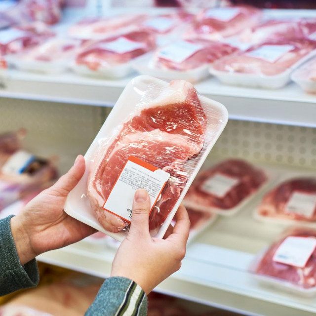  Optimalna boja površine svježeg mesa razlikuje se prema vrsti.