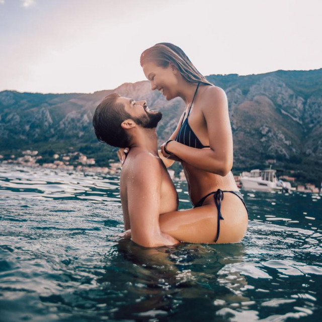 Što ima romantičnije ljeti od puste plaže, šuma mora i vas dvoje?
