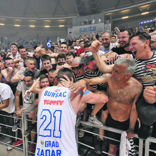 Slavlje igrača i navijača Zadra