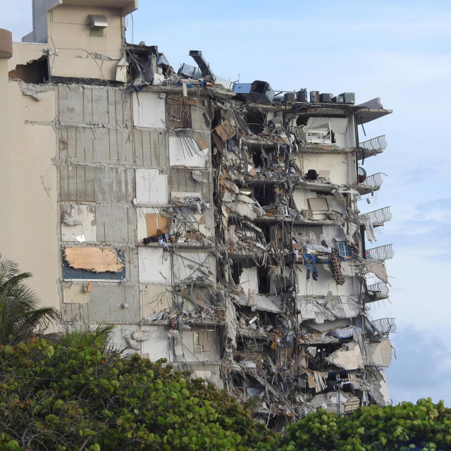 Potraga za više od 150 ljudi još uvijek je u tijeku