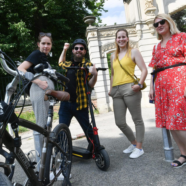 Zagreb, 090621.
Recenzija MS elektricnog romobila.
Na fotografiji: Dina Hrastovic, Matija Boltizar, Matea Grbac i Iris Hazler Sanko.