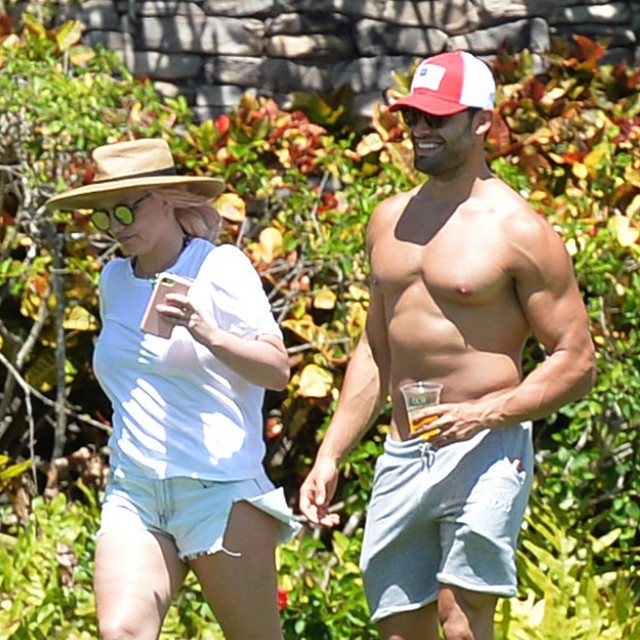 Britney Spears i Sam Asghai na Havajima