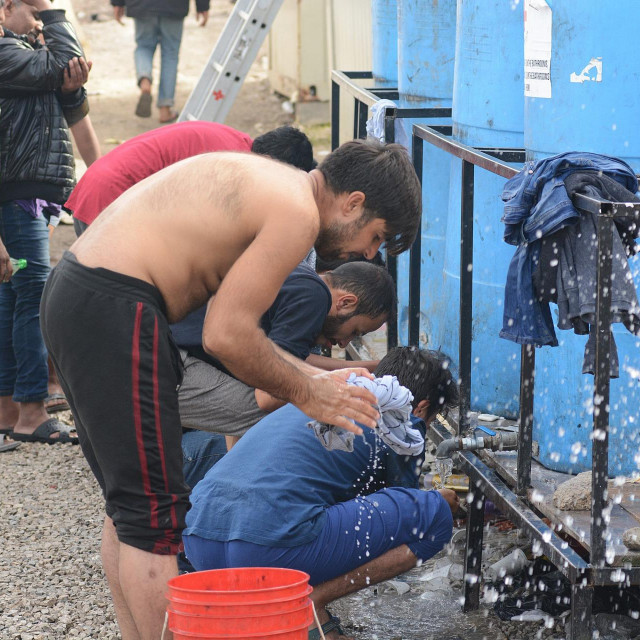 Migranti u kampu kod Bihaća