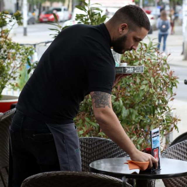 Andrej Plenković (u krugu)