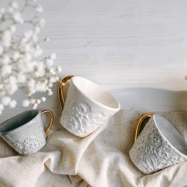 Posuđe je ukrašeno 24-karatnim zlatom.