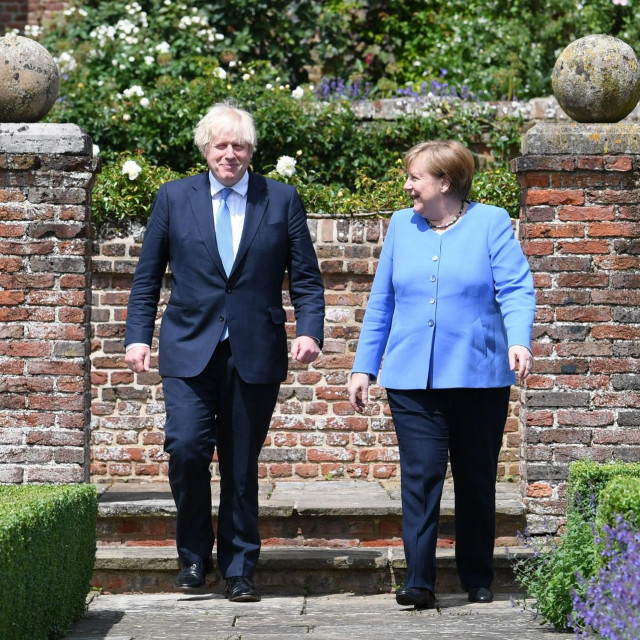 Boris Johnson i Angela Merkel 