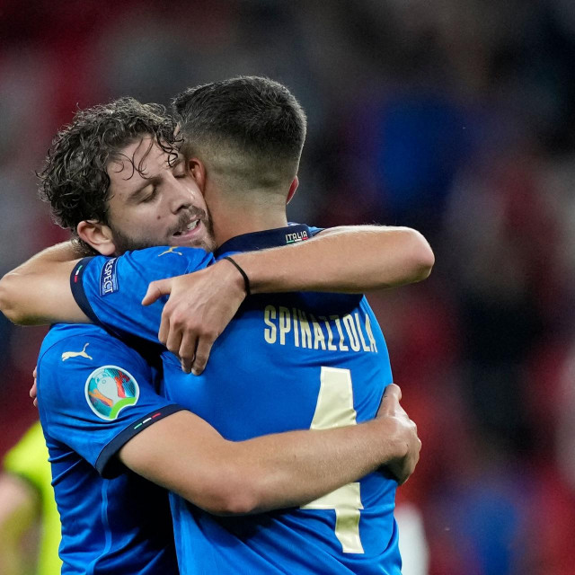 Italy's midfielder Manuel Locatelli (L) celebrate the win with Italy's defender Leonardo Spinazzola after the UEFA EURO 2020 round of 16 football match between Italy and Austria at Wembley Stadium in London on June 26, 2021. (Photo by Frank Augstein/POOL/AFP)