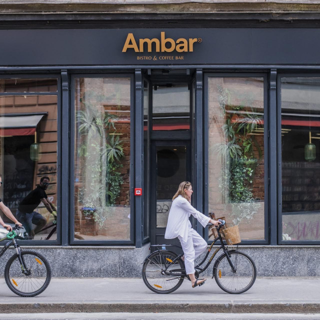 Lokacija lokala je prekoputa Britanskog trga u Zagrebu