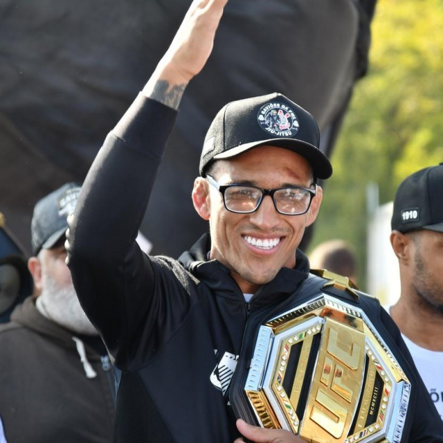Charles Oliveira