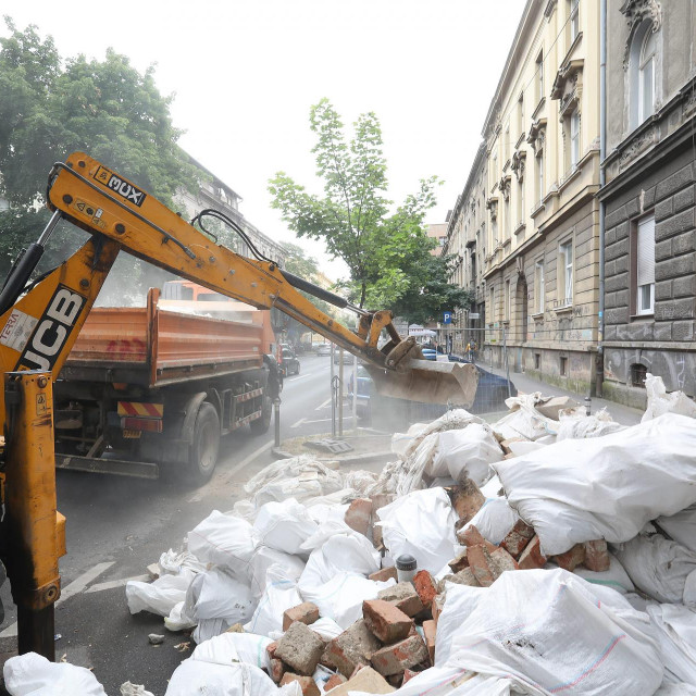 Kamioni Čistoće pet su dana u tri smjene čistili centar Zagreba od šute