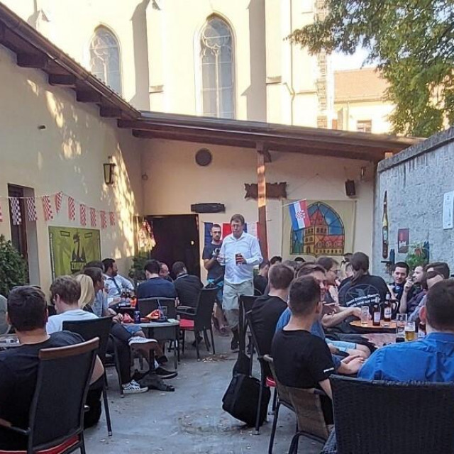 ”Desničari u pubu” u Velikom Tolku na Opatovini