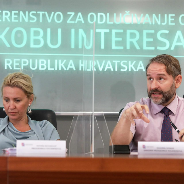 Nataša Novaković, predsjednica Povjerenstva i Davorin Ivanjek
 