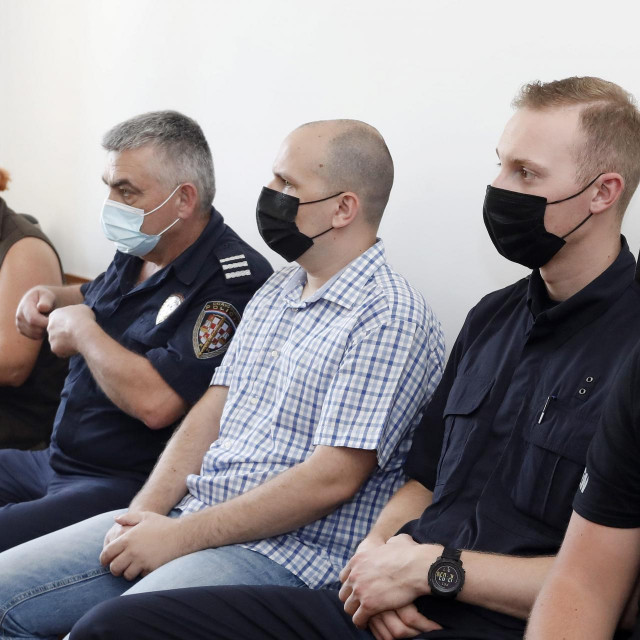 Dino Ljutić (u sredini)