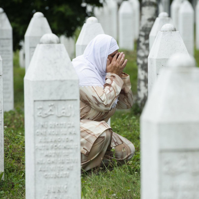 Memorijalno groblje za žrtve genocida u Potočarima
