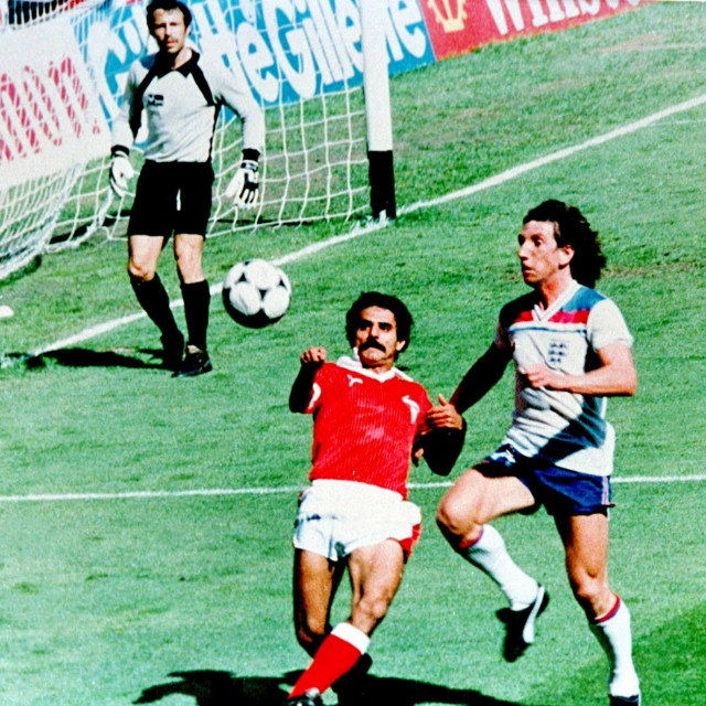 Paul Mariner (desno)