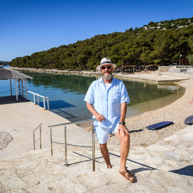 Nick Colgan u praznom Garden resortu gdje se održava Garden festival