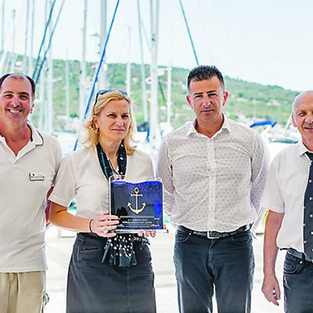 Dijana Kruljac, šefica recepcije, Marijan Sablić, recepcionar, Serđo Lovrenčić, vođa posade i Alan Šepuka, direktor marine