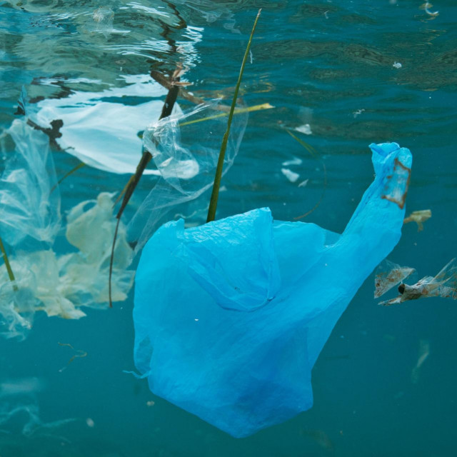 Plastika u moru