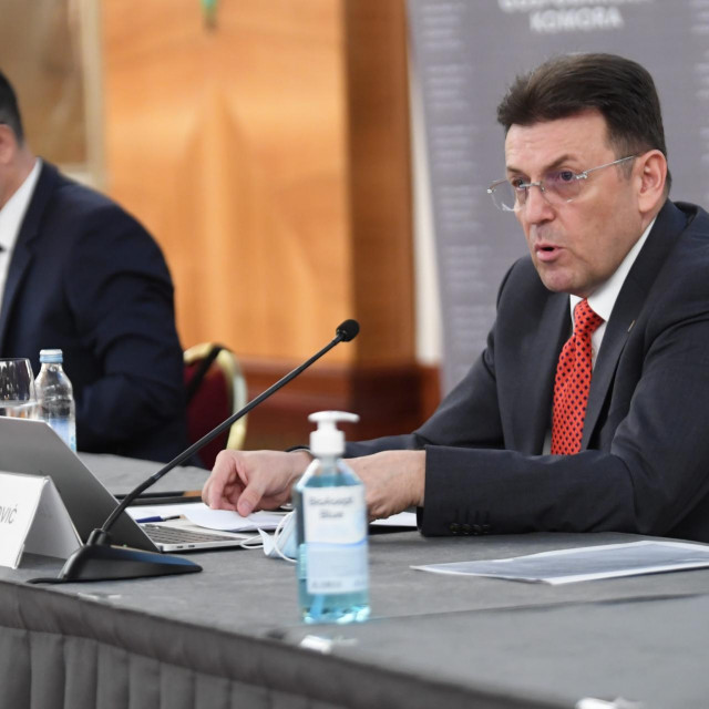 Luka Burilović (desno) i Tomislav Radoš na skupštini Hrvatske gospodarske komore