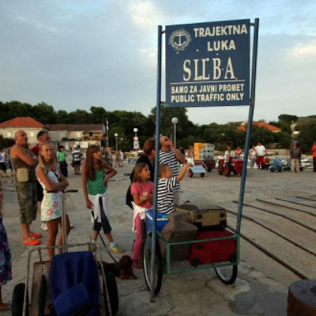 Trajektna luka na Silbi