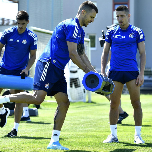 Lirim Kastrati (sasvim desno)