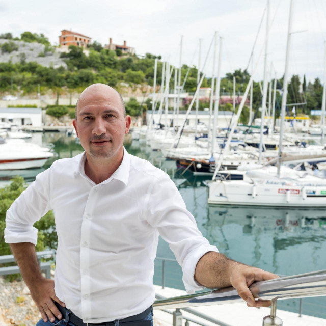 Tomislav Salopek - direktor Mitan Marine u skladištu brodova