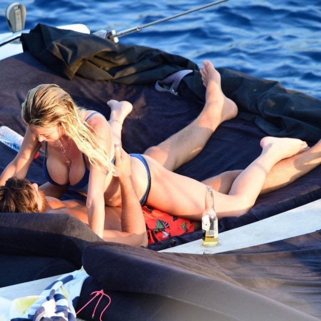 Turski glumac Can Yaman i slavna talijanska sportska novinarka Diletta Leotta u vrtlogu strasti na jahti usidrenoj na turskoj obali