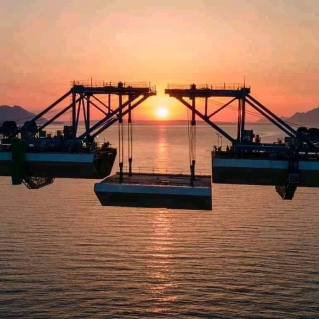 Posljednji elementi kolničke konstrukcije na Pelješkom mostu