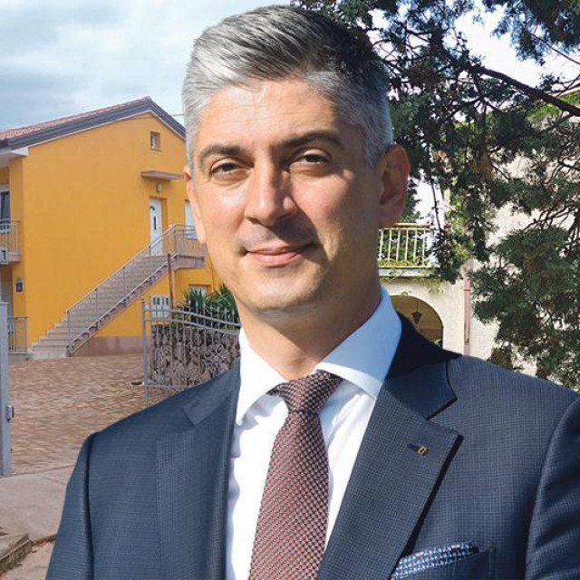 Kuća obitelji Šegota je poprilično velika, ali ujedno i stara i raskošna. Ne radi se o ni o kakvoj elitnoj lokaciji