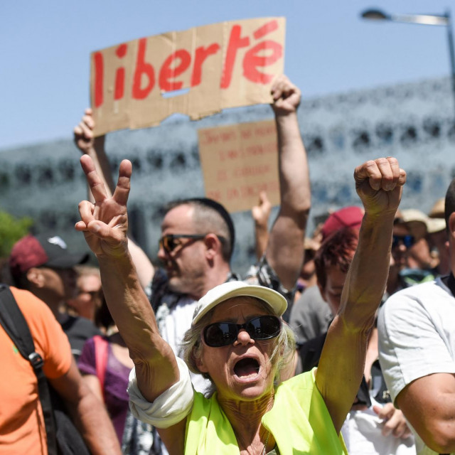 prosvjedi protiv korona mjera u Francuskoj 