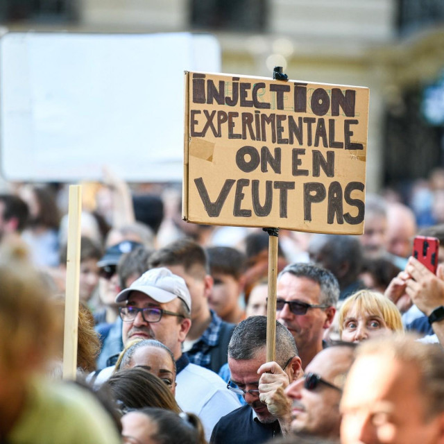 Prosvjed protiv covid potvrda koji je za vikend održan u Parizu