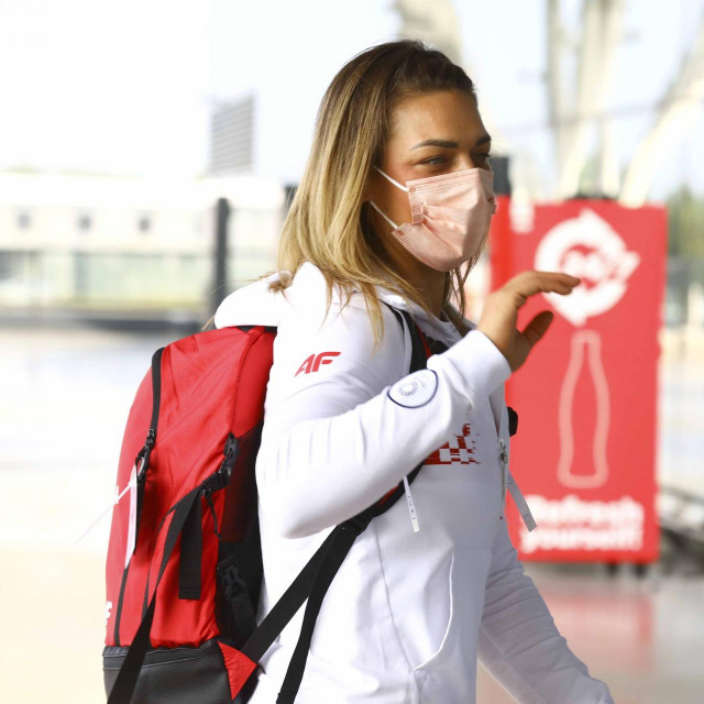Zagreb, 210721.
Zracna luka Franjo Tudjman.
Odlazak Sandre Perkovic na Olimpijske igre u Tokio.
Na fotografiji: Sandra Perkovic.