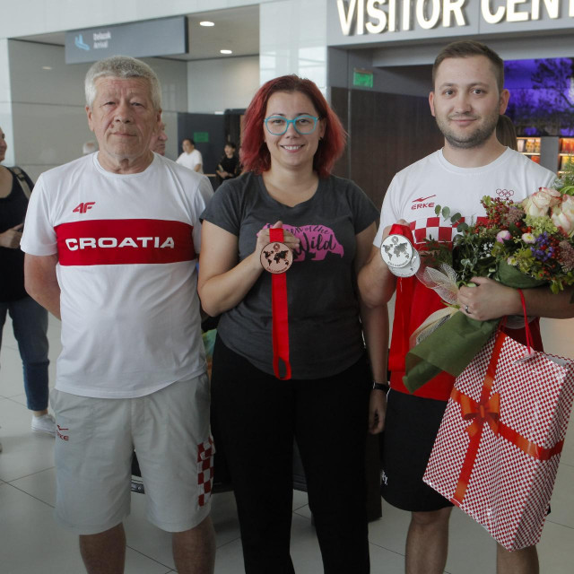 Seno Čusto (prvi s lihjeve strane)