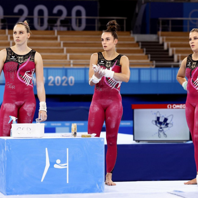 Njemačke gimnastičarke na treningu u Tokiju u tirkoima i tajicama