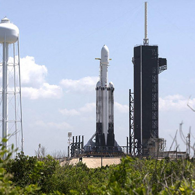 SpaceX Falcon Heavy raketa