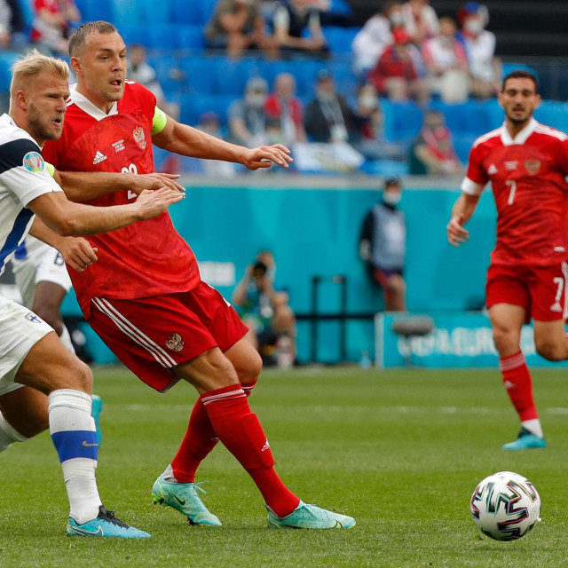 Artem Dzjuba u akciji na Euru