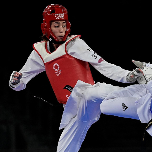 Kimia Alizadeh Zenoorin (u crvenom)