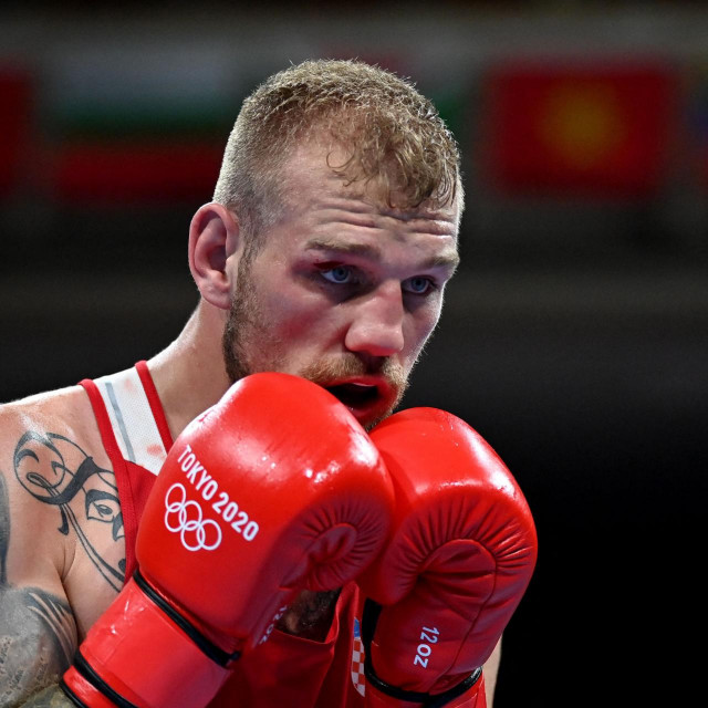 Croatia's Luka Plantic reacts as he fights Jordan's Odai Riyad Adel Alhindawi during their men's light heavy (75-81kg) preliminaries boxing match during the Tokyo 2020 Olympic Games at the Kokugikan Arena in Tokyo on July 25, 2021. (Photo by Luis ROBAYO/various sources/AFP)