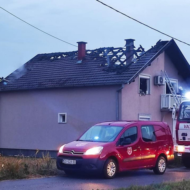 Grom udario u kuću u Županji