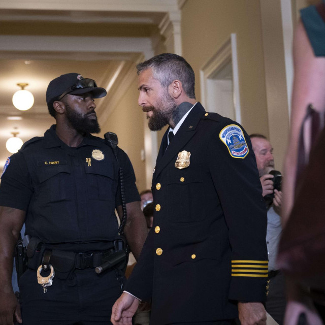 Michael Fanone (desno)