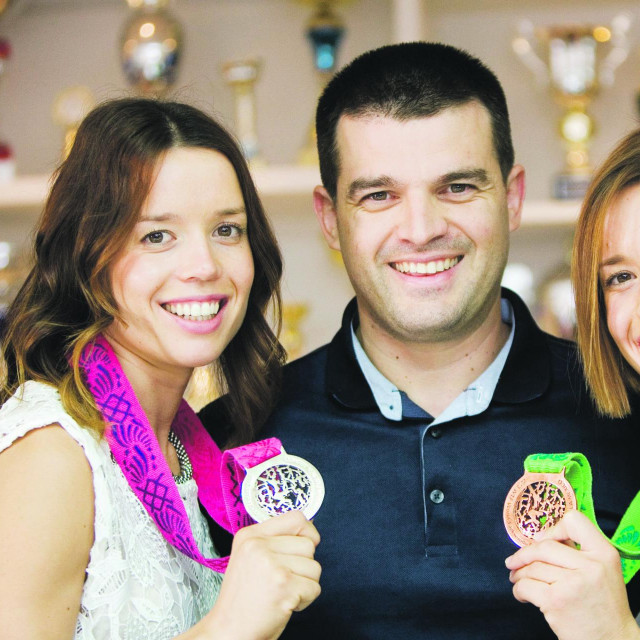 Ana Zaninović, trener Toni Tomas i Lucija Zaninović


 