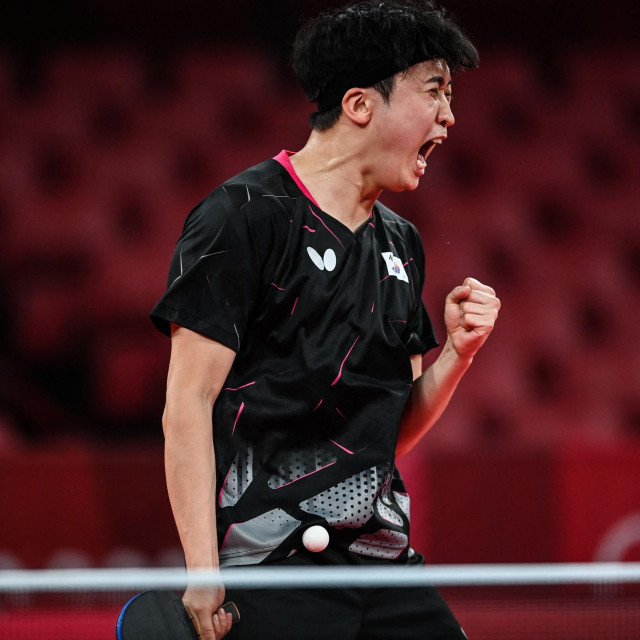 Južnokorejski stolnotenisač Jeoung Young-sik