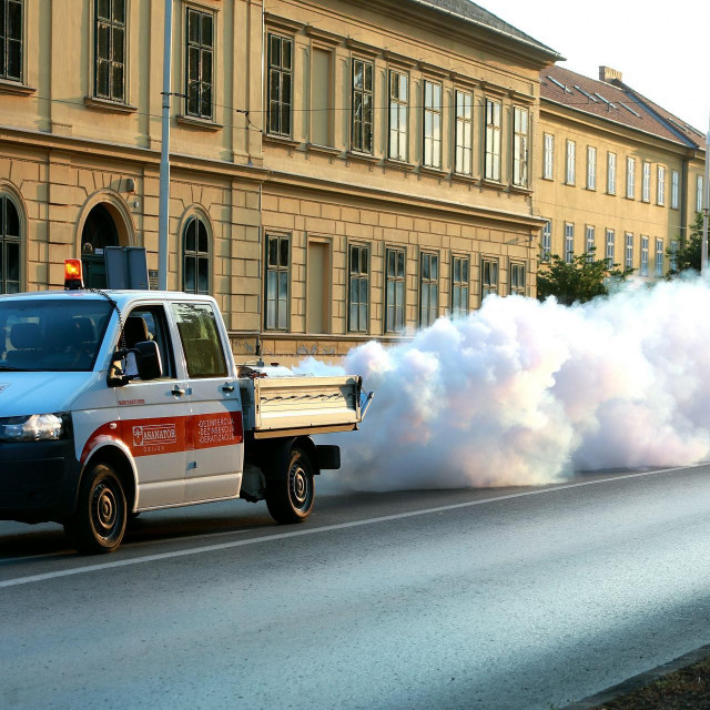 Zaprašivanje komaraca