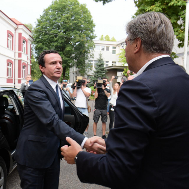 Andrej Plenković i Albin Kurti prilikom posjete ozlijeđenima u bolnici u Slavonskom Brodu