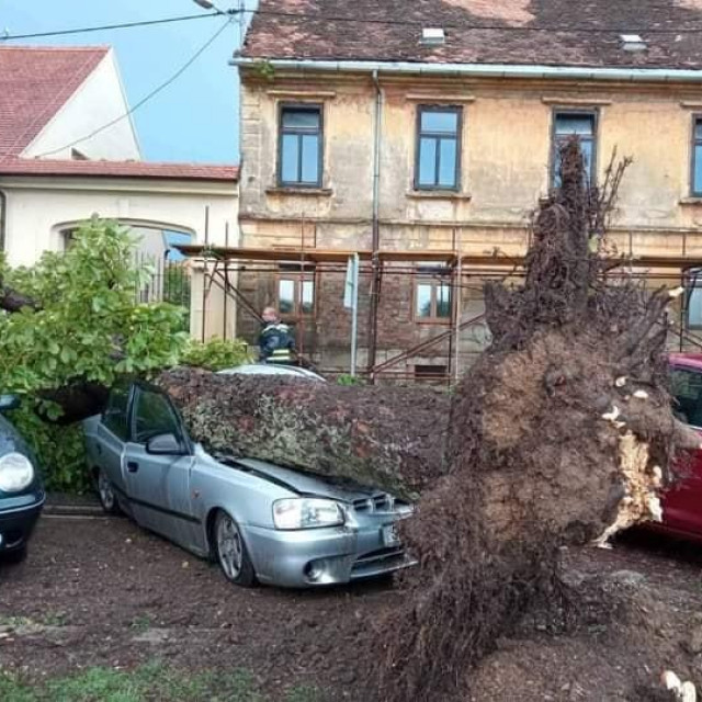 Posljedice olujnog nevremena u Sisku