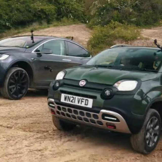 Fiat Panda Cross i Tesla Model X